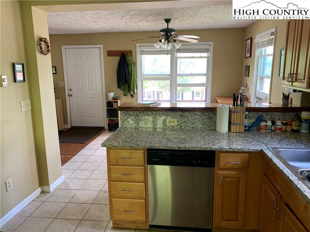 Image number 3 for the current listing