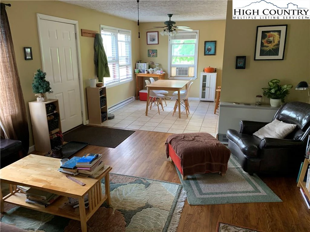 Image number 17 for the current listing