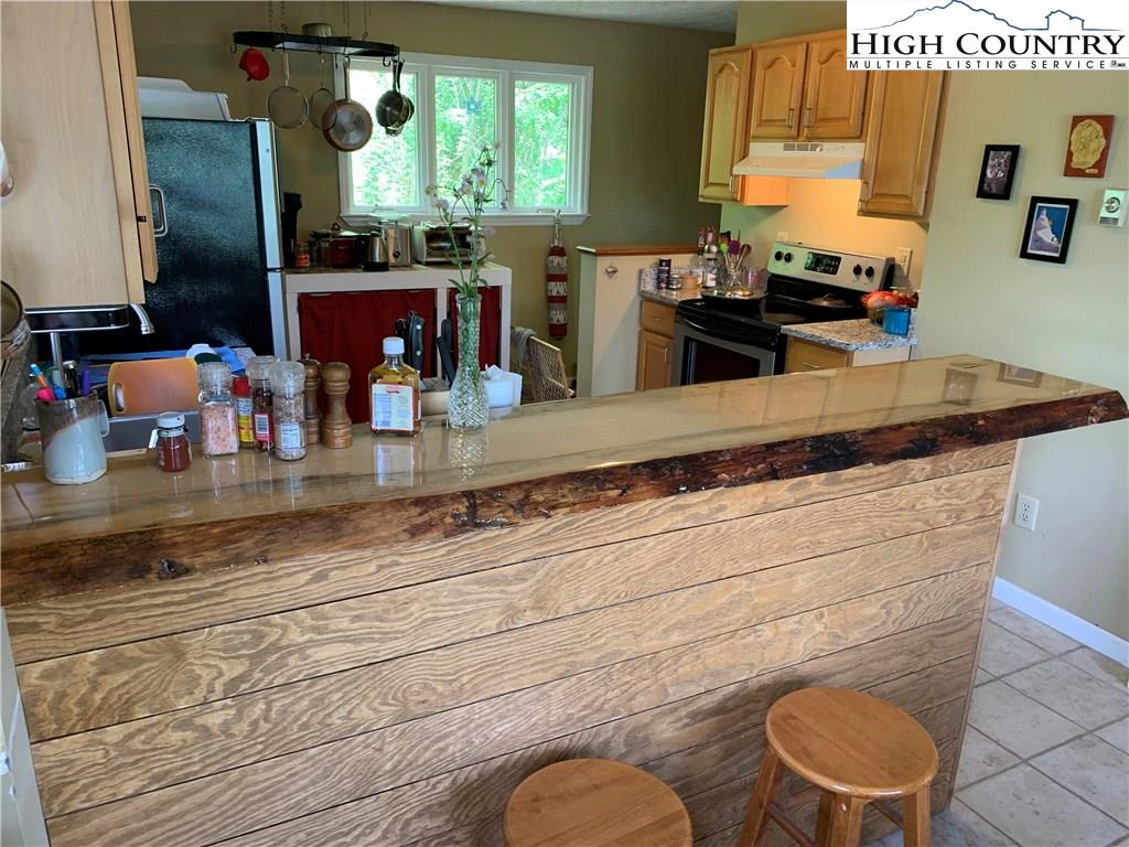 Image number 16 for the current listing