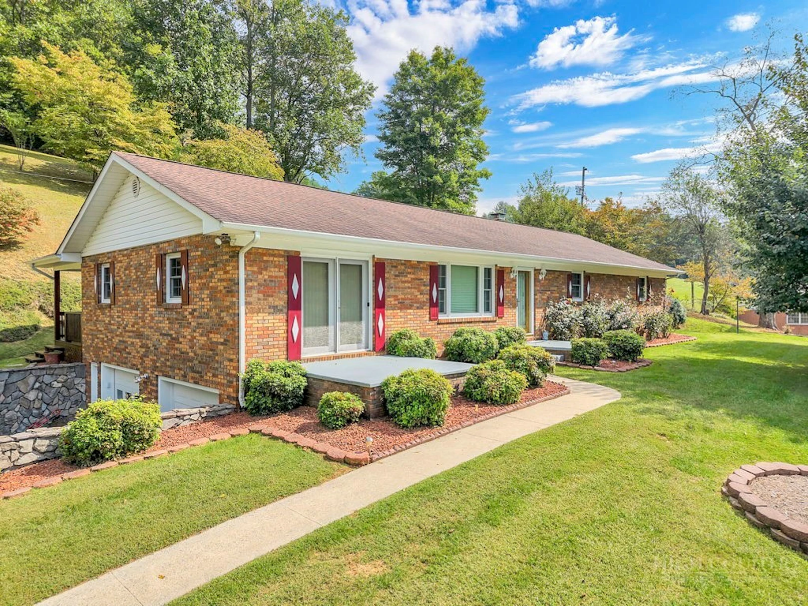 Image number 1 for the current listing