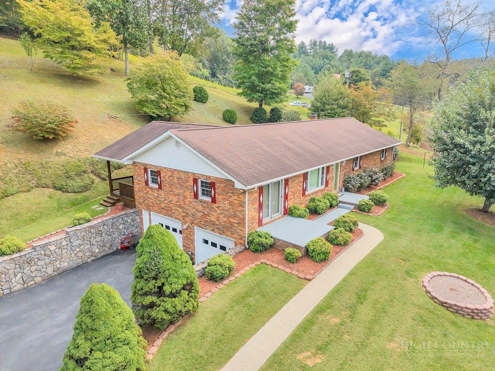 Image number 2 for the current listing