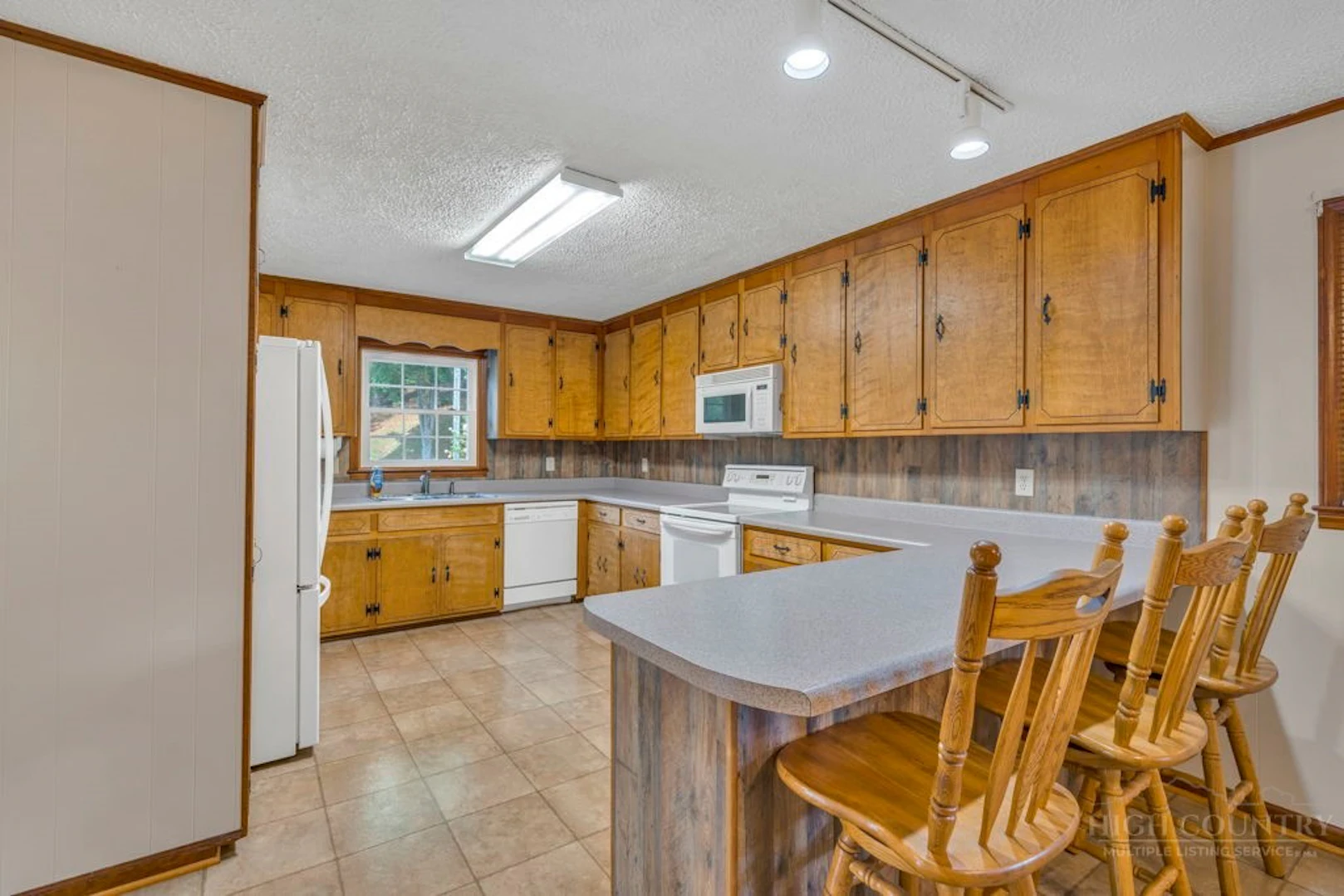 Image number 12 for the current listing