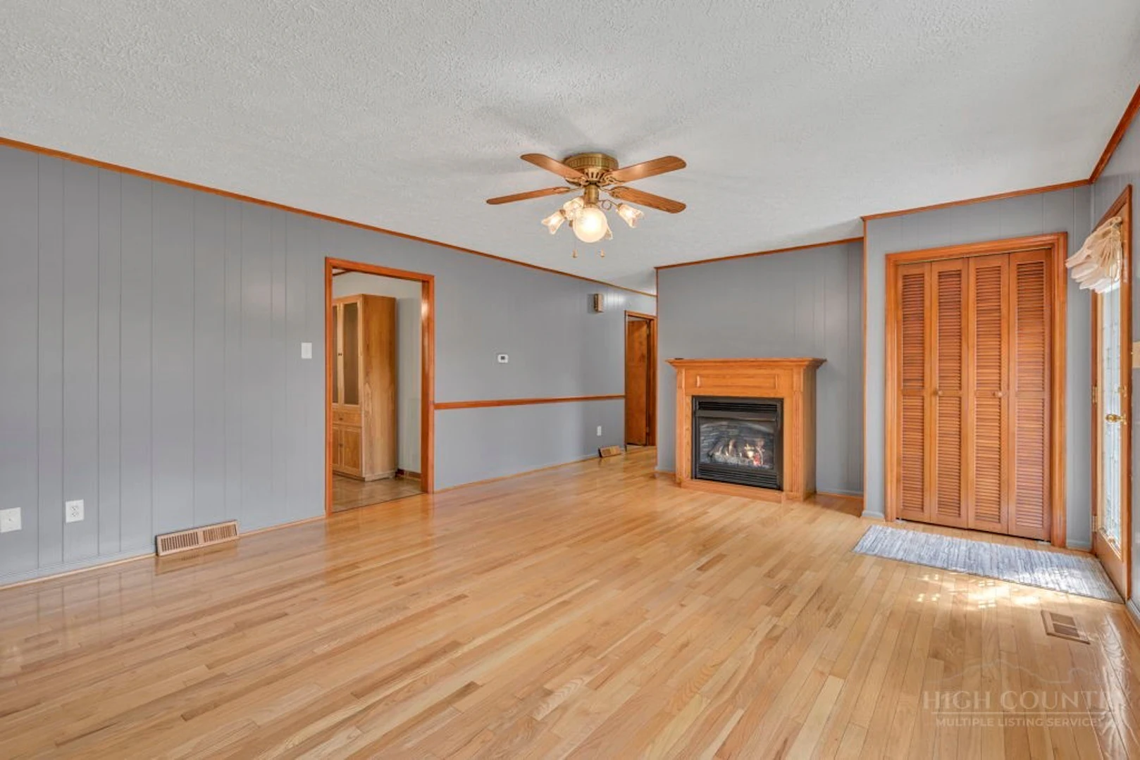Image number 11 for the current listing
