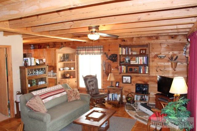 Image number 16 for the current listing