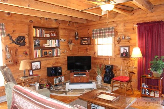 Image number 15 for the current listing