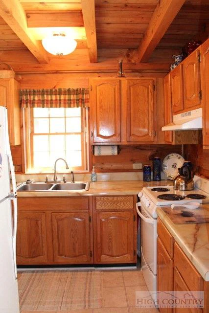 Image number 14 for the current listing