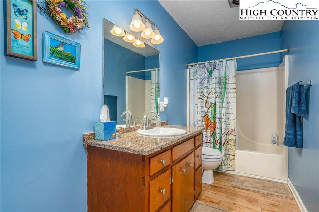Image number 11 for the current listing