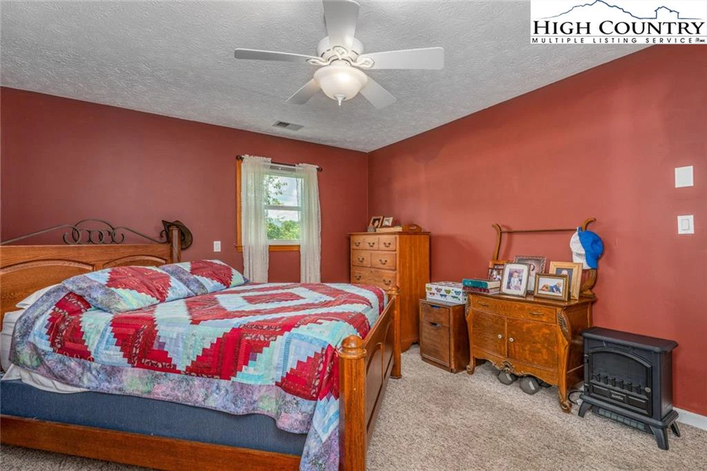 Image number 4 for the current listing