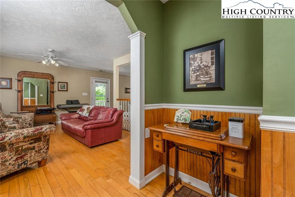 Image number 7 for the current listing