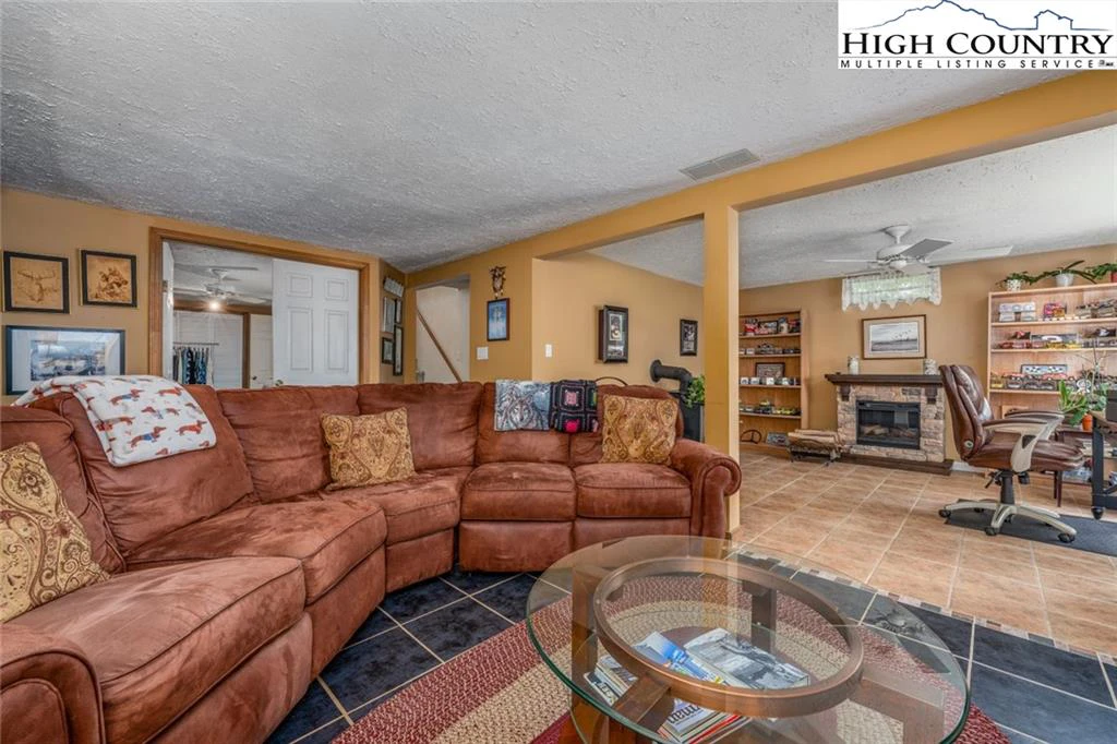 Image number 10 for the current listing
