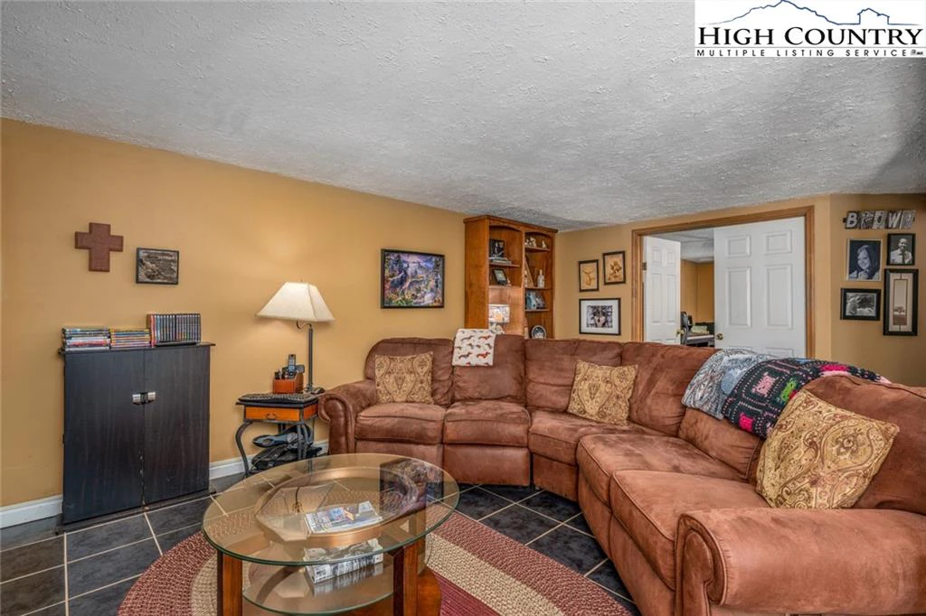 Image number 2 for the current listing