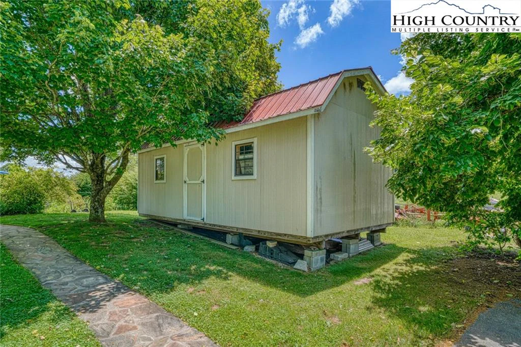 Image number 18 for the current listing