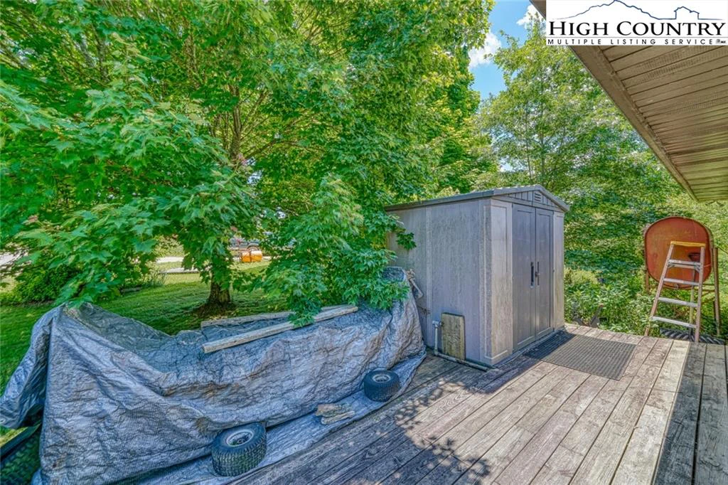 Image number 19 for the current listing