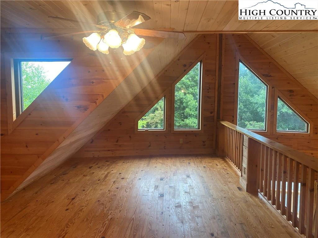 Image number 21 for the current listing