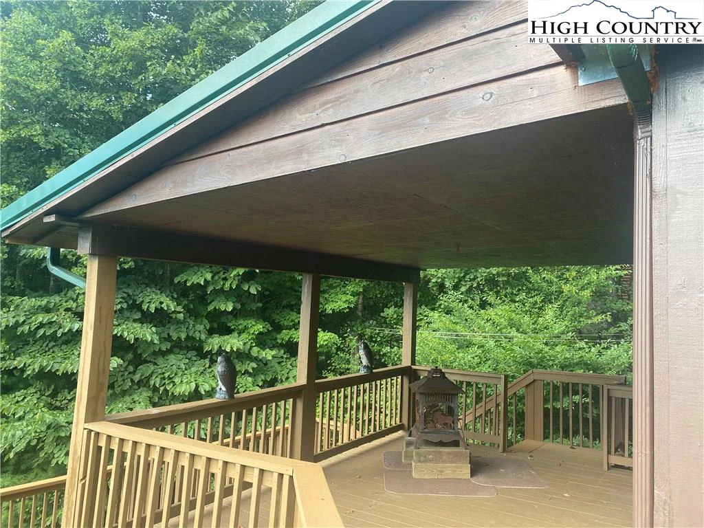 Image number 9 for the current listing