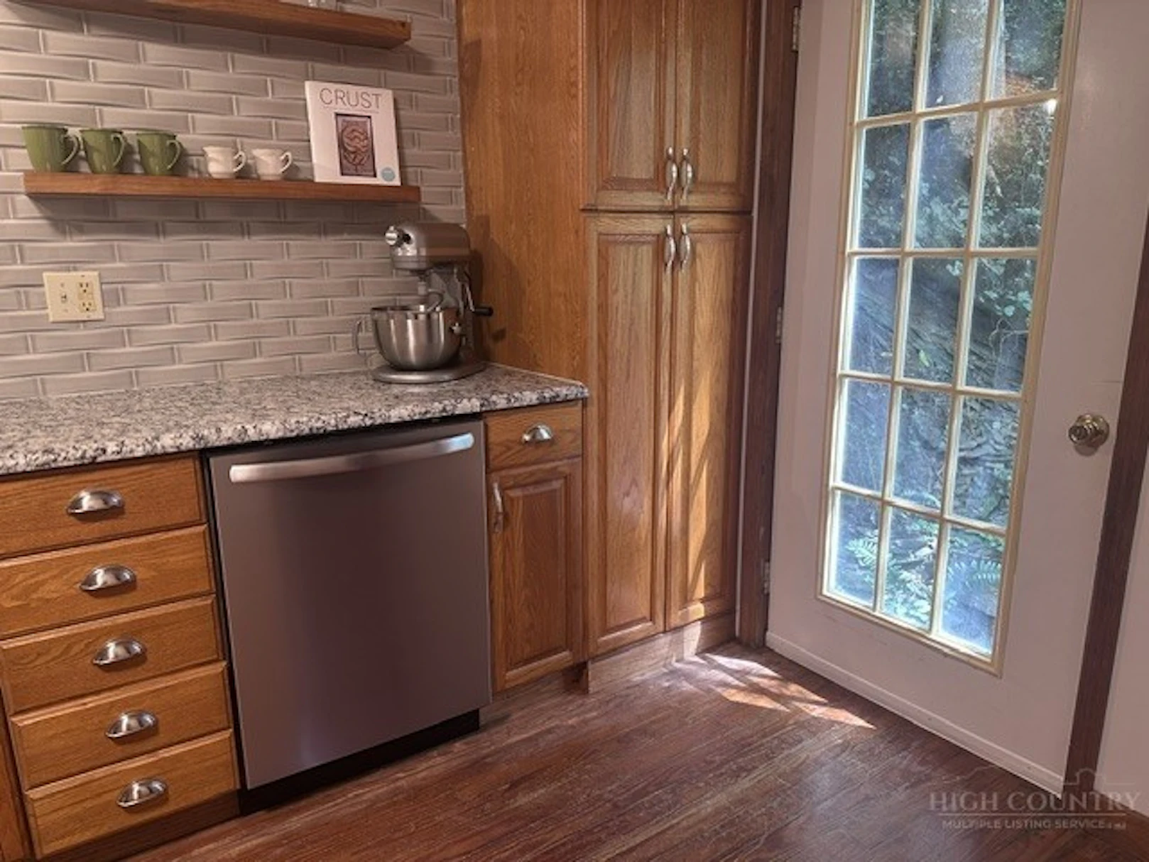 Image number 17 for the current listing