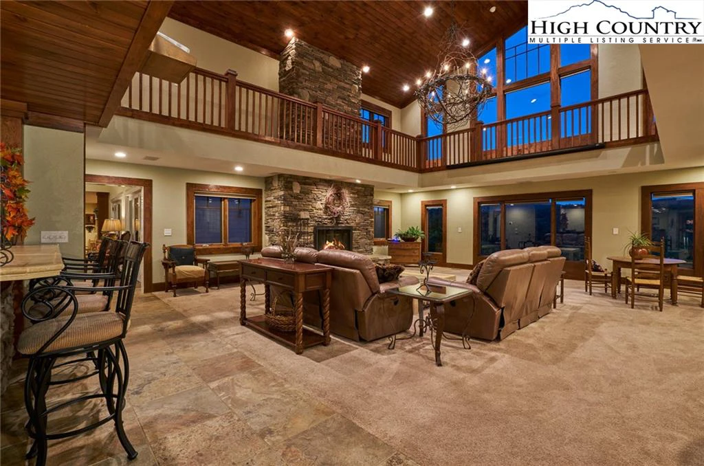 Image number 13 for the current listing