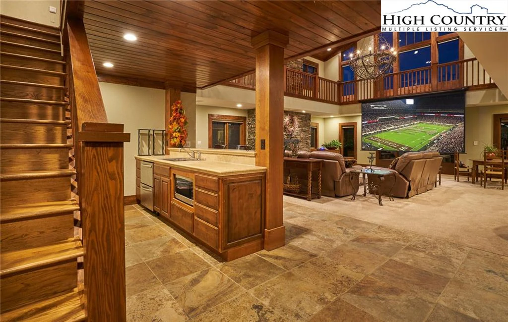 Image number 4 for the current listing