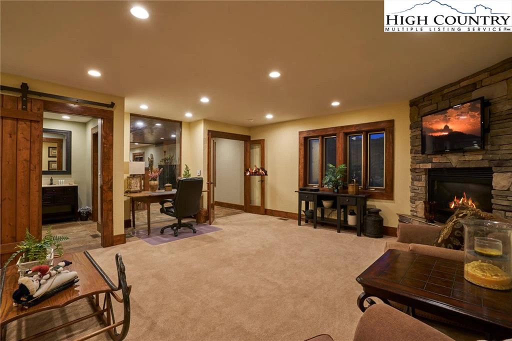 Image number 5 for the current listing