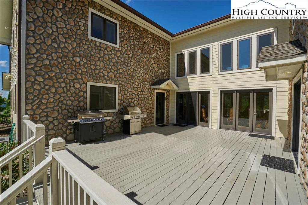 Image number 14 for the current listing