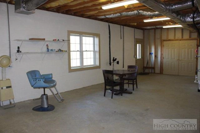 Image number 3 for the current listing