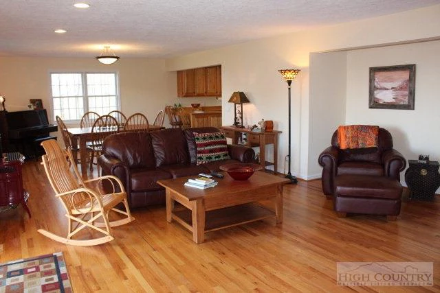 Image number 21 for the current listing