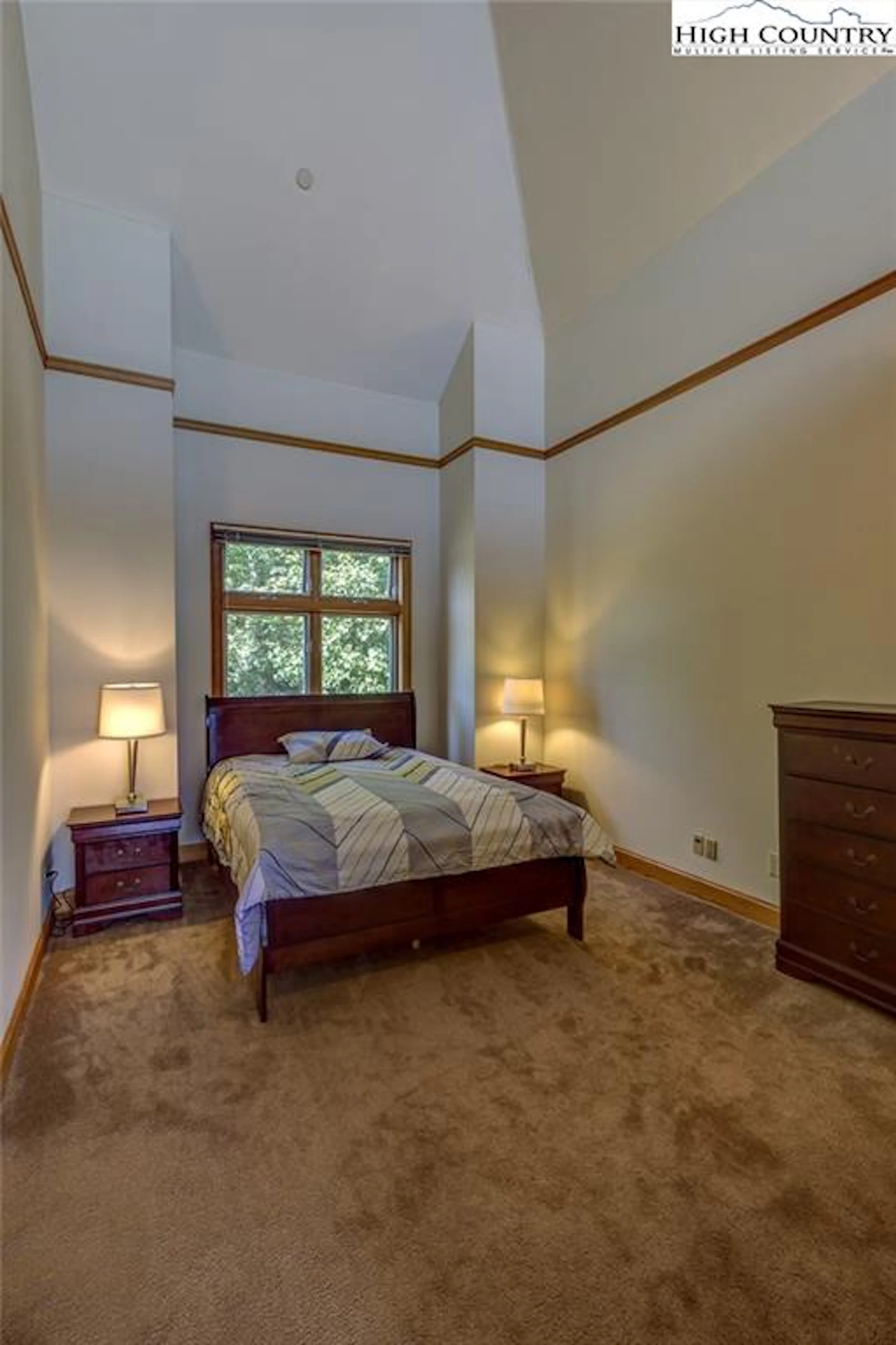 Image number 15 for the current listing