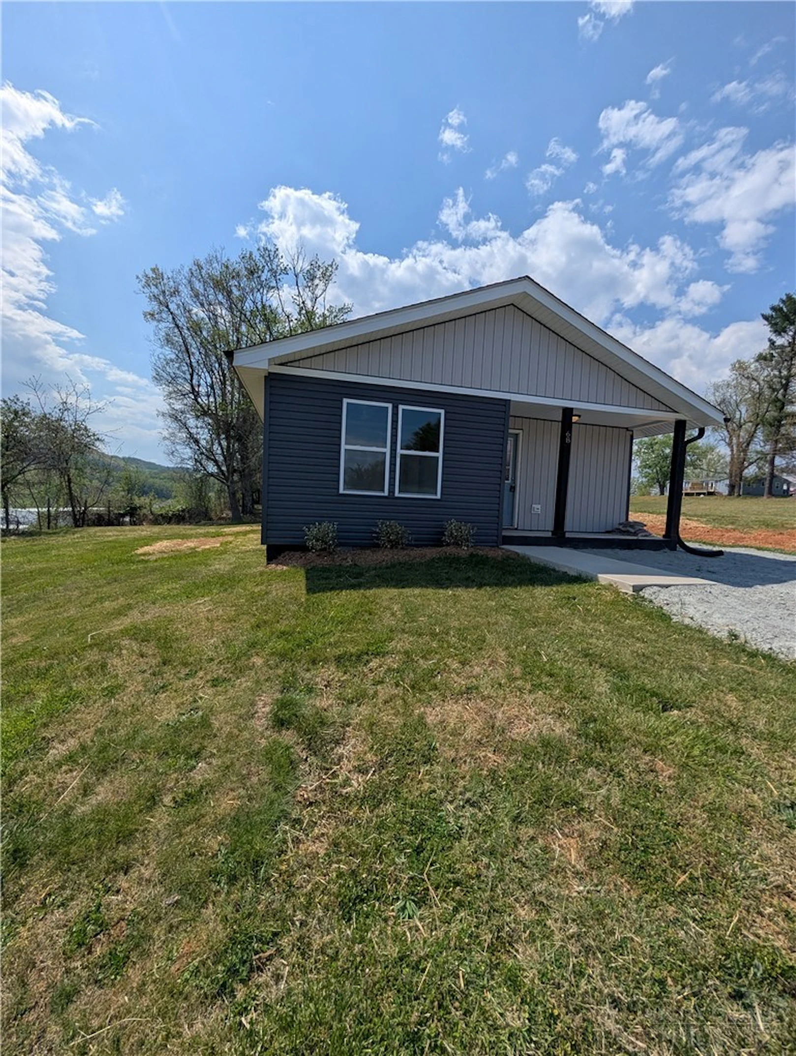 Image number 1 for the current listing