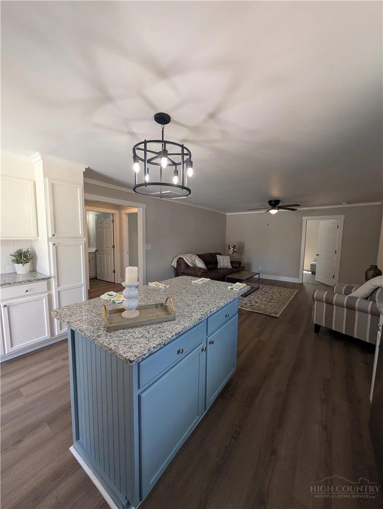 Image number 19 for the current listing