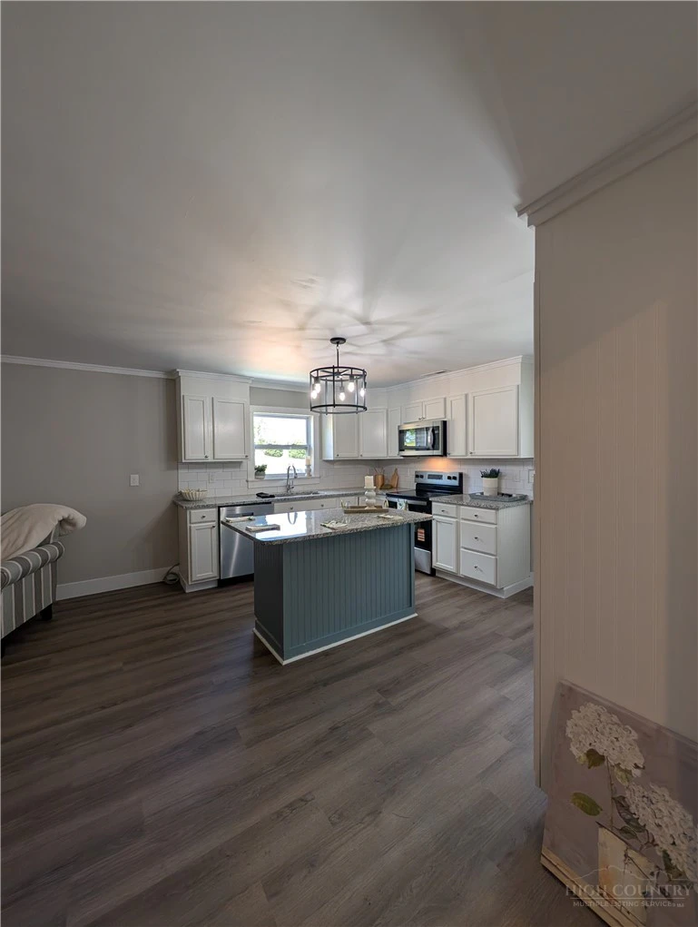 Image number 18 for the current listing
