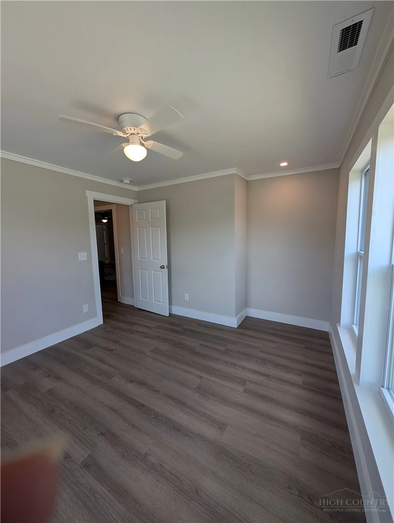 Image number 15 for the current listing