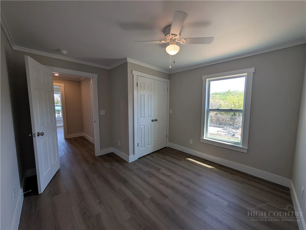 Image number 11 for the current listing