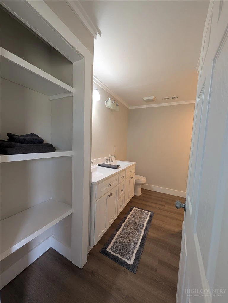 Image number 6 for the current listing