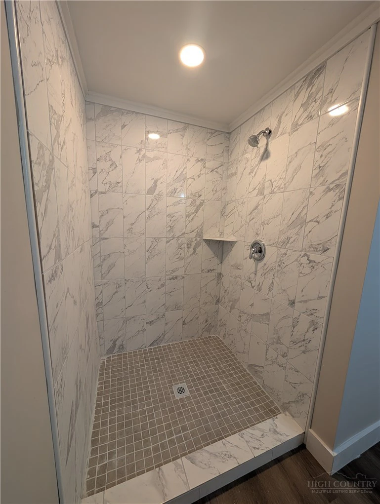 Image number 5 for the current listing