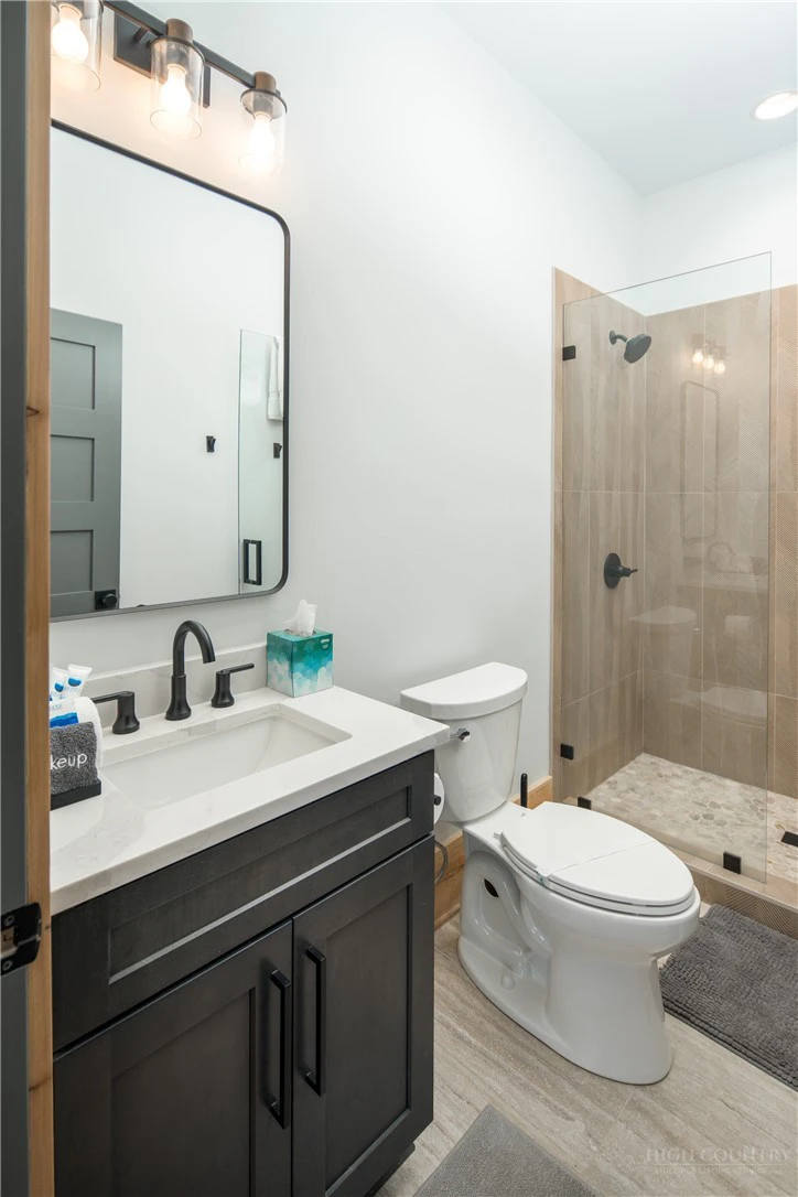 Image number 2 for the current listing