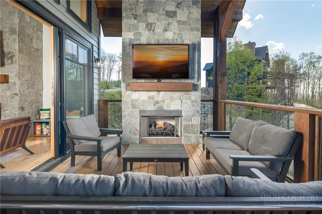 Image number 12 for the current listing