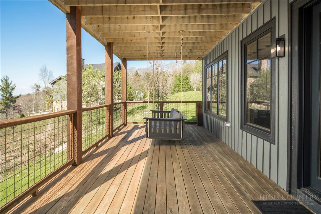 Image number 14 for the current listing