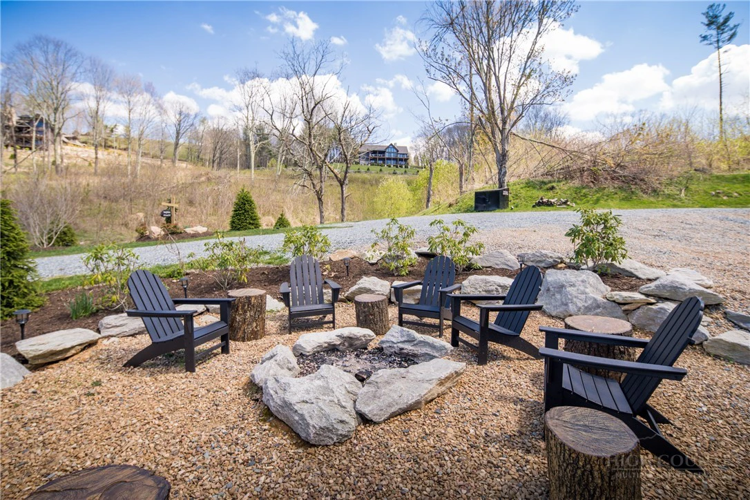 Image number 15 for the current listing