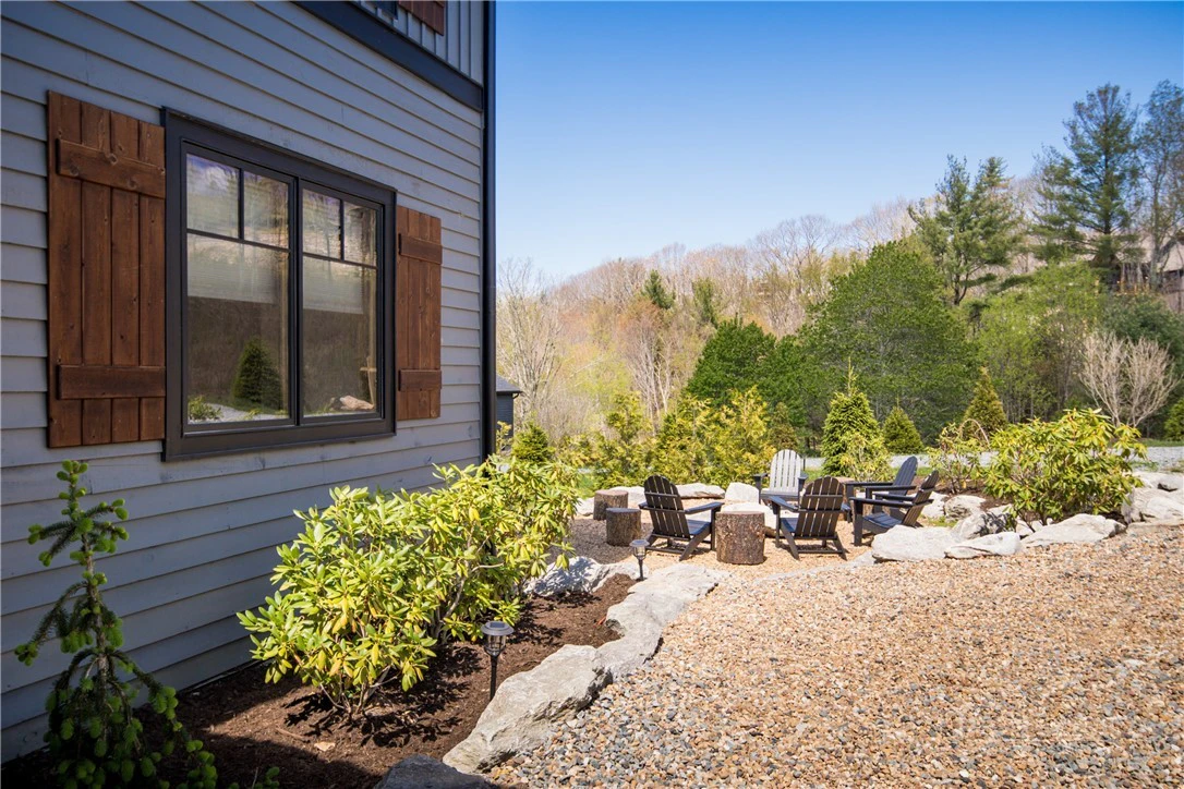 Image number 16 for the current listing