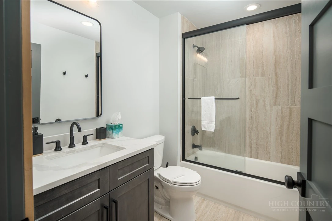Image number 5 for the current listing
