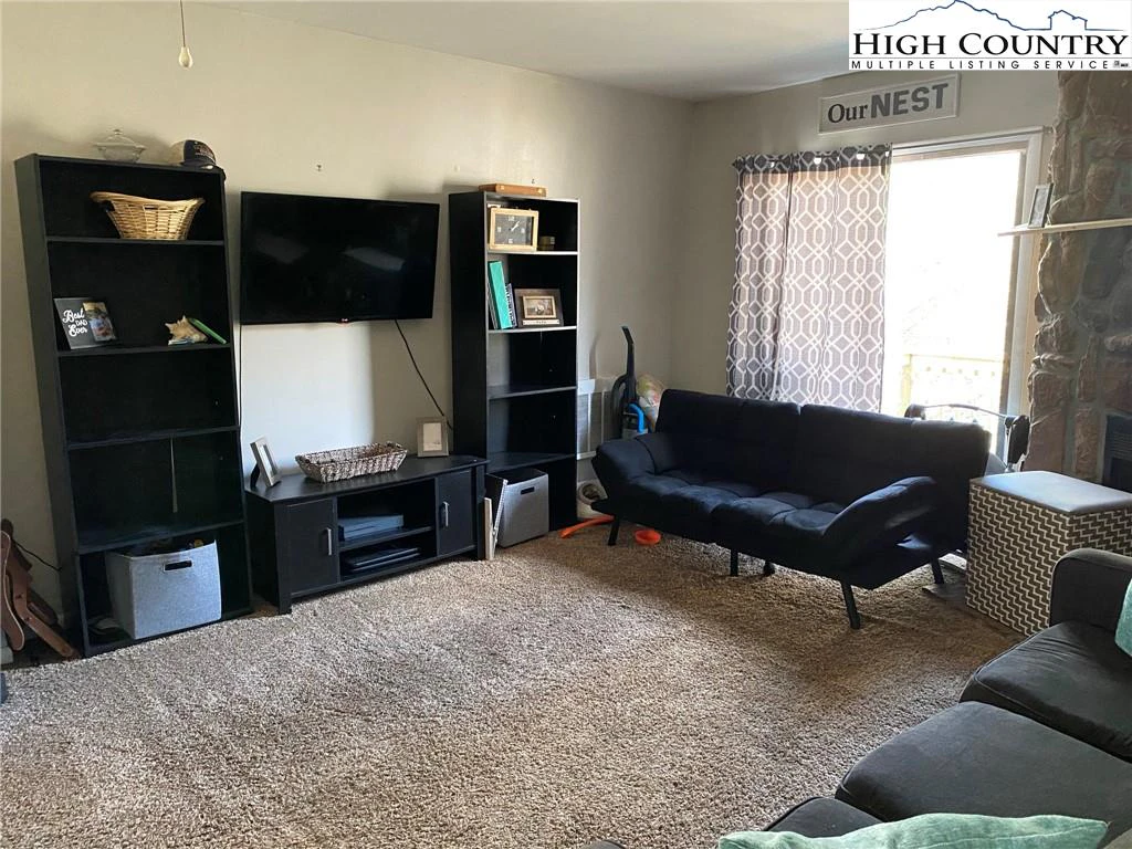 Image number 3 for the current listing