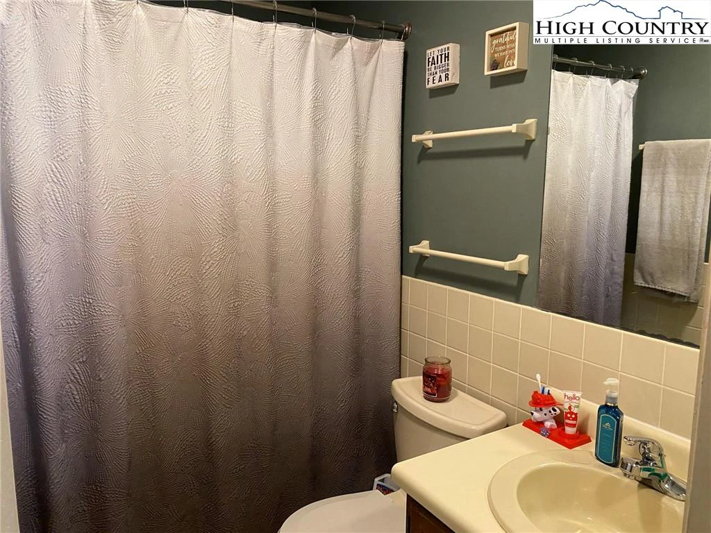 Image number 9 for the current listing