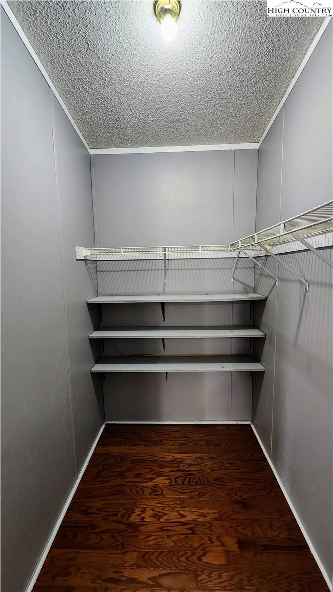 Image number 9 for the current listing