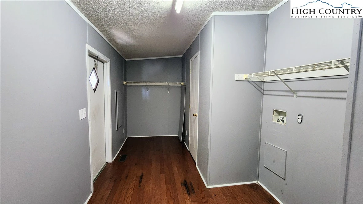 Image number 2 for the current listing