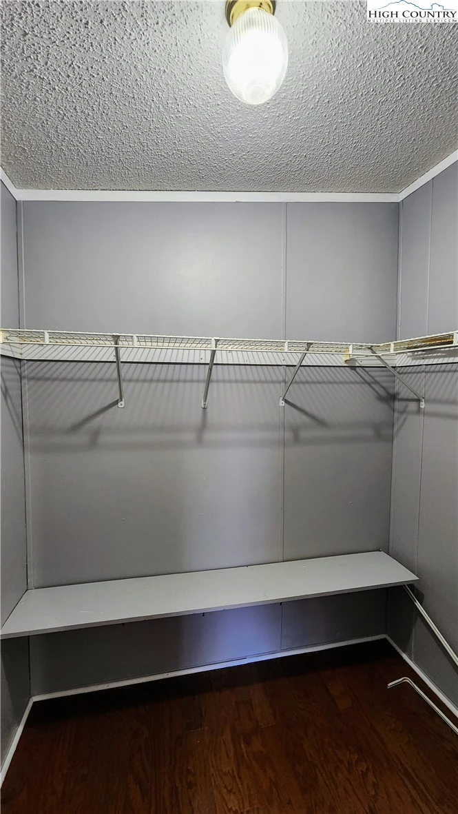 Image number 8 for the current listing