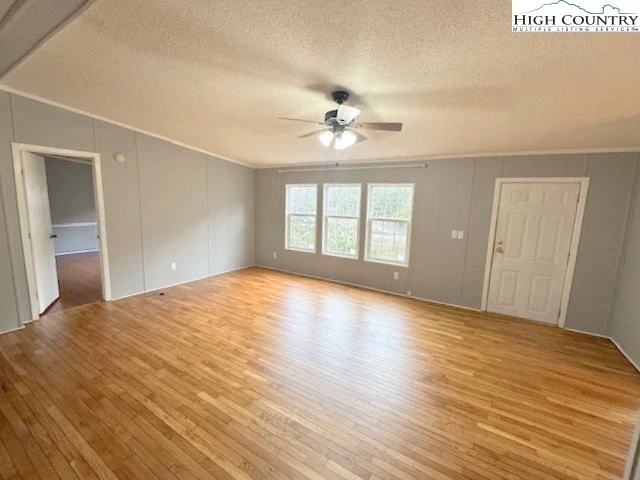 Image number 11 for the current listing