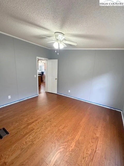 Image number 3 for the current listing