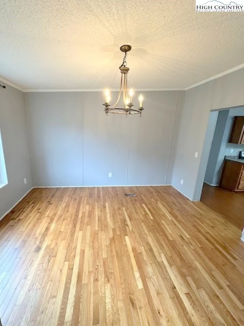 Image number 4 for the current listing