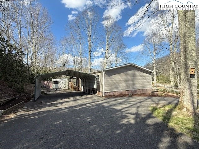 Image number 17 for the current listing