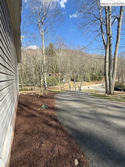 Image number 18 for the current listing